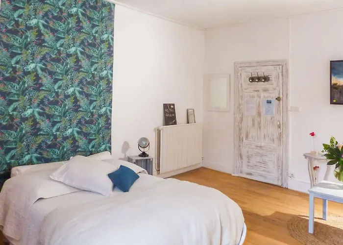 Plume Et Pinceau Bed & Breakfast