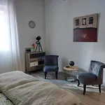 Plume Et Pinceau Oda ve Kahvaltı Montdragon
